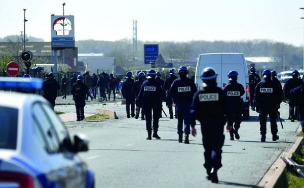 Calais : Affrontement entre migrants et policiers