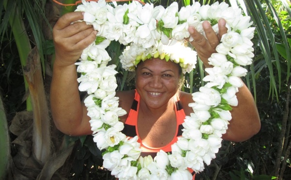 Activité familiale à To’ahotu : Taiana et ses Taina