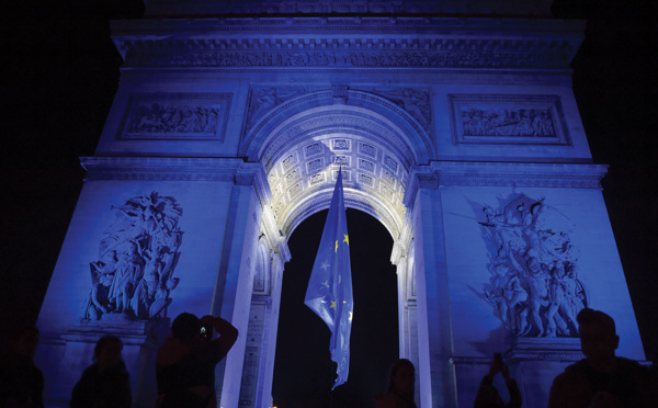 Le drapeau européen retiré sous l'Arc de Triomphe, "comme prévu", assure l'exécutif