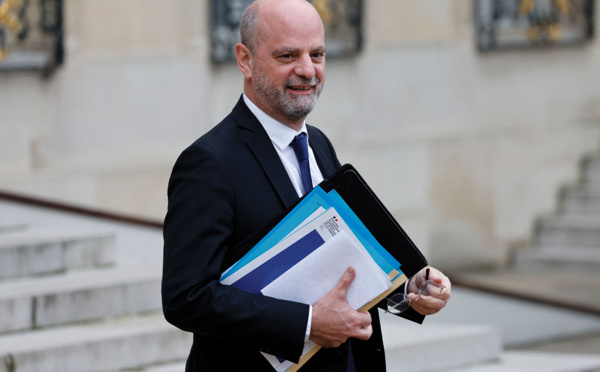 Rentrée scolaire sous tension, face à la vague Omicron