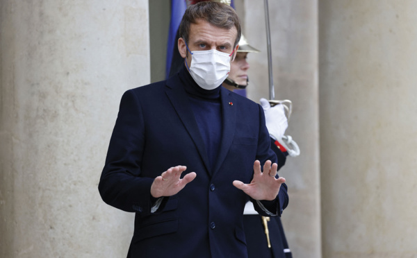 Décidé à "emmerder" les antivax, Macron débute l'année à l'offensive