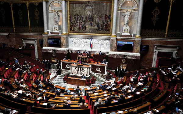 Les députés fixent le pass vaccinal à 16 ans pour les activités "extrascolaires et périscolaires"