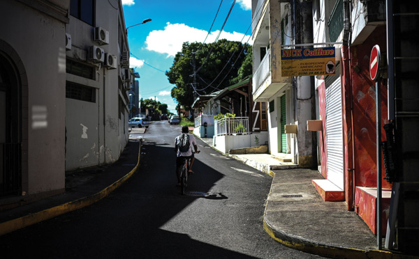 Guadeloupe: nouvelles restrictions tandis que l'épidémie repart