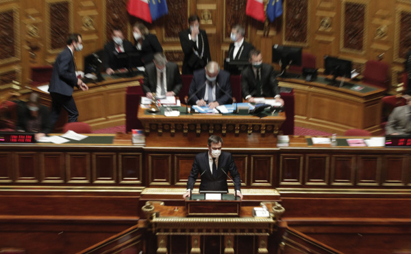 Pass vaccinal: le Sénat vote l'article clé du projet de loi