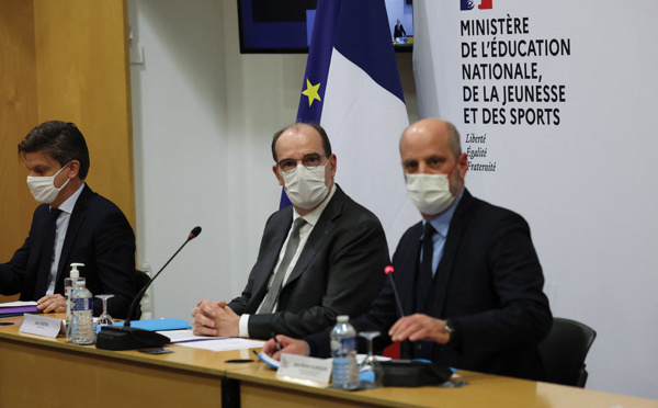 Ecoles: le gouvernement annonce 5 millions de masques FFP2 et des remplaçants