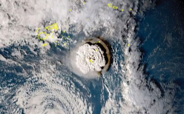 Eruption et sunami dans le Pacifique: dégâts importants aux Tonga, deux mortes au Pérou