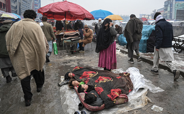 Afghanistan: les rescapés du double séisme meurtrier attendent toujours de l'aide