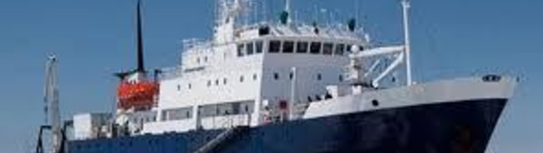 Un navire russe bloqué dans l'Antarctique attend un secours australien