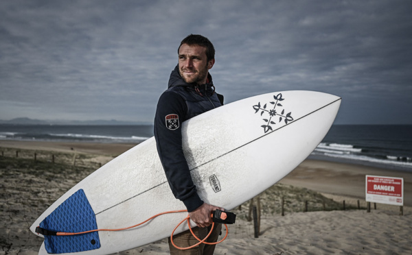 Surf: Pierre Rollet ou l'irrésistible "envie d'écrire en grand sur les vagues"