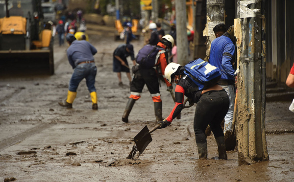 Equateur: les secouristes cherchent les victimes des inondations meurtrières à Quito