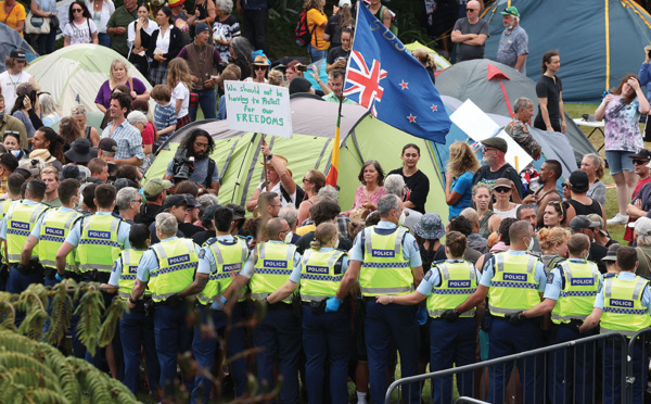 Nouvelle-Zélande: heurts et arrestations de manifestants anti-vaccins à Wellington