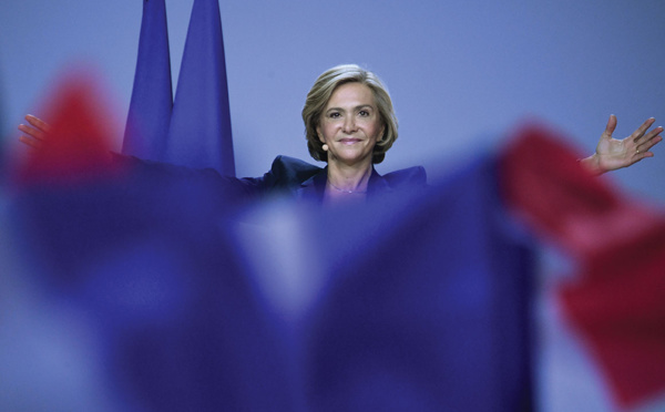 Présidentielle: Pécresse vante une "nouvelle France" en meeting et Mélenchon "une situation caricaturale"
