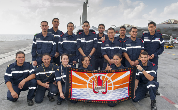 A bord du porte-avions Charles de Gaulle, les marins de Polynésie présentent leurs voeux