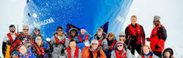 Navire bloqué dans l'Antarctique: arrivée des passagers en Australie