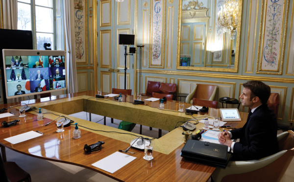 Ukraine: Macron promet des sanctions "sans faiblesse" contre la Russie