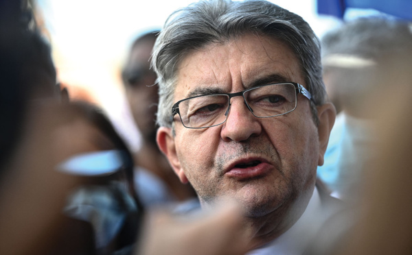 Présidentielle: Mélenchon a franchi la barre des 500 parrainages