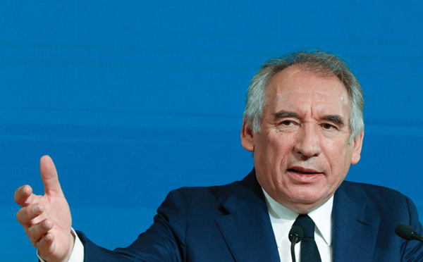 "Banque des parrainages": Bayrou dispose d'une réserve suffisante pour que Le Pen et Zemmour concourent