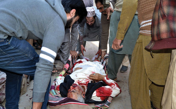 Pakistan: au moins 56 morts dans un attentat dans une mosquée de Peshawar