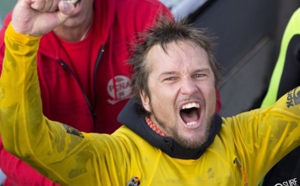Surf- Grant Baker remporte le Body Glove Mavericks Invitational 2014