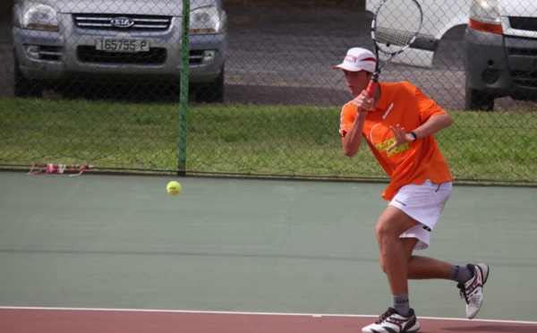 Tennis Top 12 - Heve Kelley, 16 ans, bat le champion de Polynésie !
