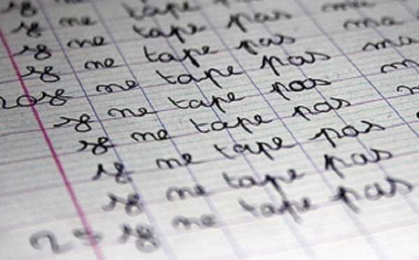 Elle retrouve sa fille après dix ans de séparation et la rosse sévèrement