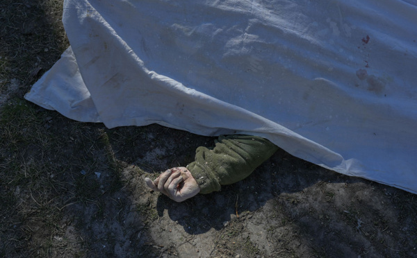 Ukraine: la Russie accusée du bombardement d'une école, Zelensky veut parler à Poutine