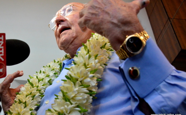 Mahana Beach : "l’investisseur veut" un projet à Moorea, déclare Flosse