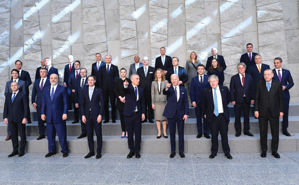 Biden promet une "réponse" de l'Otan si la Russie a recours à l'arme chimique en Ukraine