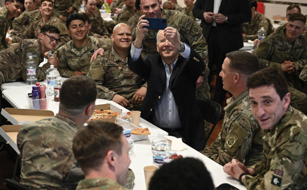 Joe Biden est arrivé en Pologne, non loin de la frontière ukrainienne