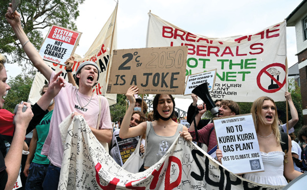 Des écoliers australiens manifestent contre le réchauffement climatique