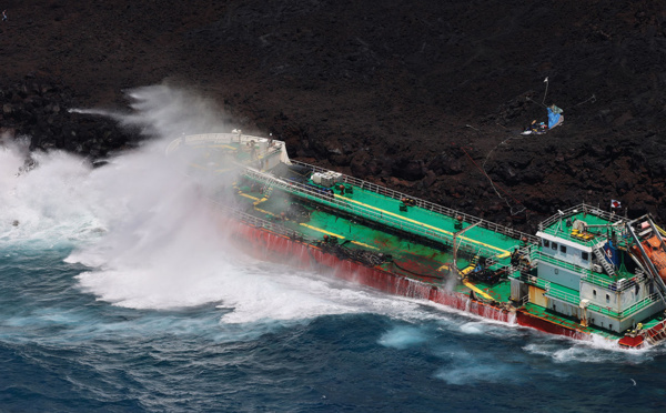 La Réunion: fin de la dépollution du Tresta Star, place au démantèlement