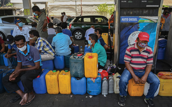 Le Sri Lanka à court de carburants connaît ses pires coupures de courant