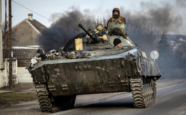 Ukraine: l'armée russe se regroupe, l'Europe sommée de payer le gaz russe en roubles