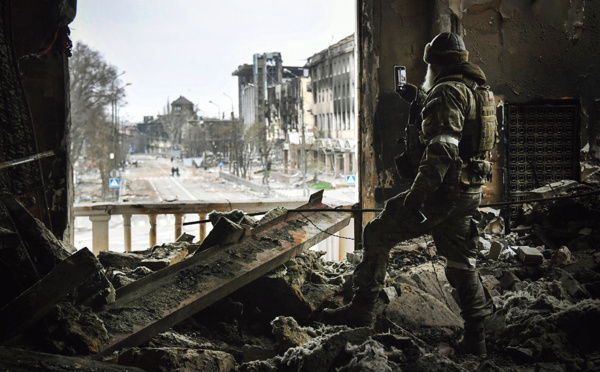 Ukraine: combats à Marioupol, des "scènes de crimes" à travers le pays