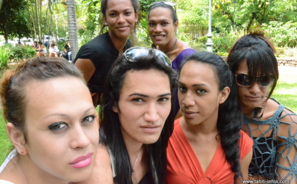 Municipales : "Désolée, mais on est des femmes", clament les Reines de Nuit à Papeete