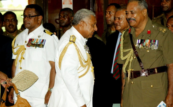 La communauté internationale applaudit la démission du Contre-amiral Bainimarama