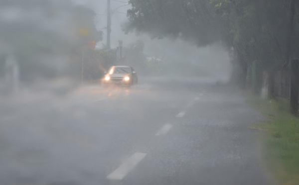 Alerte météo orange sur les îles de la Société : la plus grande prudence  est recommandée