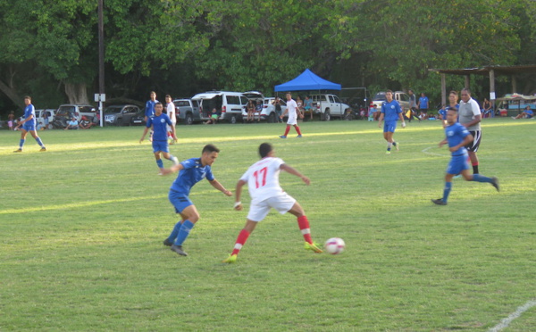 Tohiea loupe le coche à Moorea