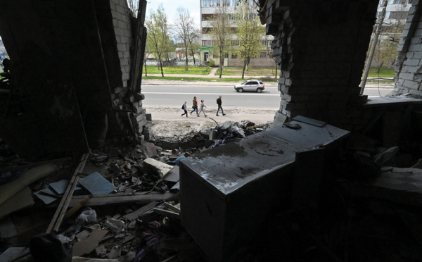 L'UE prépare un embargo pétrolier, Moscou frappe jusque dans l'ouest de l'Ukraine