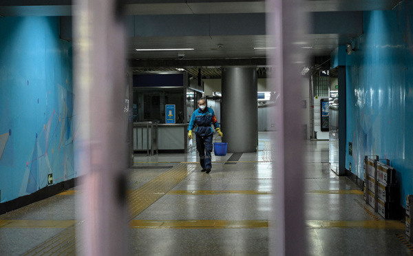 Covid-19: Pékin ferme des dizaines de stations de métro, prolonge les restrictions