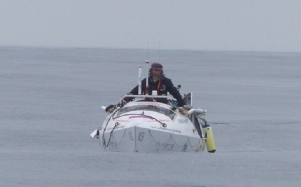 Le rameur russe Fedor Konyukhov est en train de quitter la Polynésie française