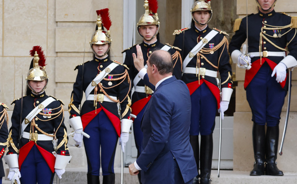 Castex veut continuer à servir le pays mais quitte la vie politique nationale