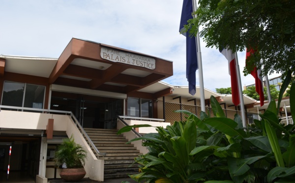 Elle tabasse sa fille parce qu’elle "porte sa petite culotte"