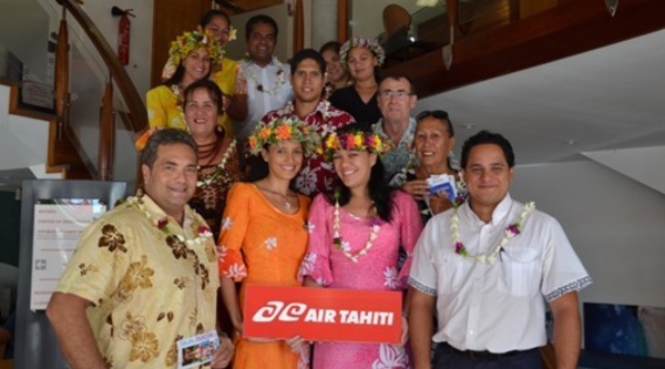 Remise des billets d’avion aux gagnants du grand jeu Air Tahiti