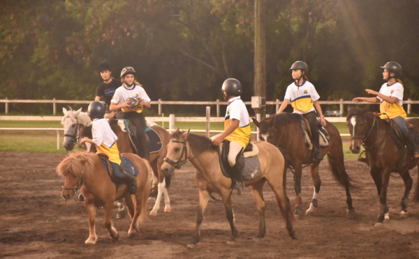 16 cavaliers en herbe aux championnats de France de horse-ball