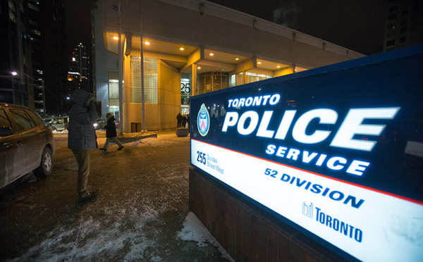 Un homme armé provoque la panique à Toronto, le suspect décédé