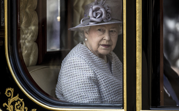 Les Britanniques fêtent le règne historique de leur reine bien-aimée