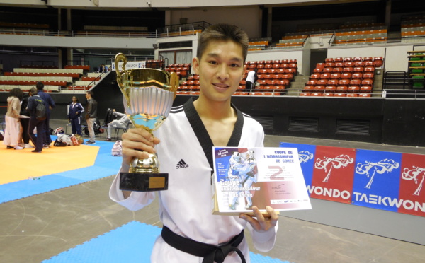 Teddy TENG Médaille d’argent de la Coupe de l’Ambassadeur de Corée 2014
