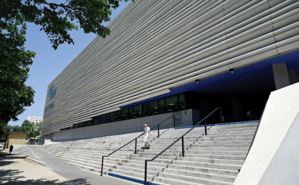 Un nouveau rapport accable l'IHU de Didier Raoult