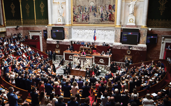 Devant le Parlement, l'appel au "compromis" d'Elisabeth Borne face à la défiance des oppositions